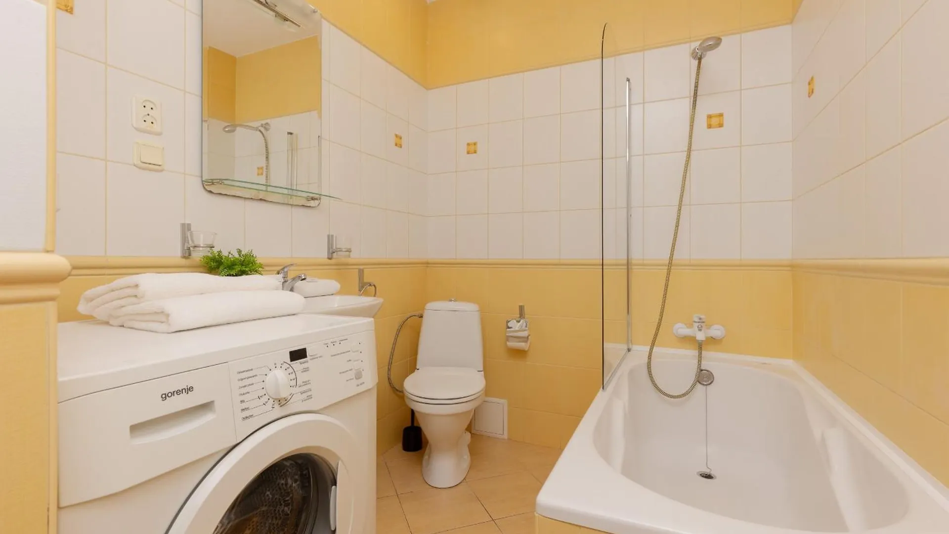 Sunny Studio Lwowska Street Metro By Noclegi Renters Warsaw